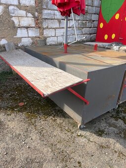 Prodejní pult na kolečkách - 2