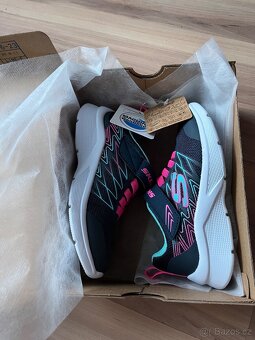 Divčí tenisky Sketchers vel.27 Nove - 2