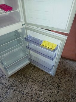 Prodám lednici s mrazákem značky Beko. - 2