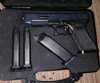 R34 R5 WE green gas pistole - 2