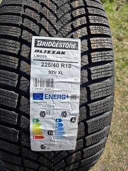2ks nových zimních pneu Bridgestone Blizzak 225/40/18 - 2