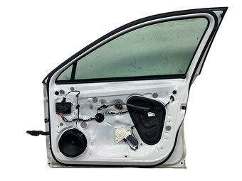 Pravé přední dveře bílá metalíza L0K1 VW Passat B8 r.v. 2017 - 2