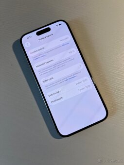 iPhone 15 Pro, baterie 100% - 2