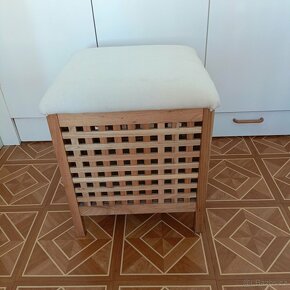 Dřevěný taburet s úložným prostorem - 2