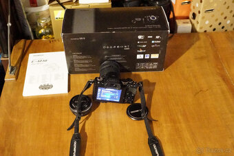 OLYMPUS OM-D E-M 10 Grip Kit + M.ZUIKO DIGITAL ED 14-42 mm - 2