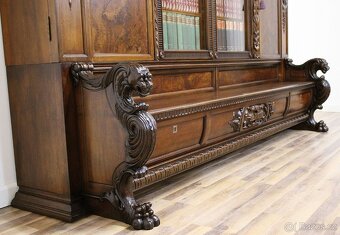 Starožitná neorenesanční knihovna s lavící - tlapy - 2