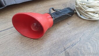 Retro výstražný trojúhelník a lampa - 2