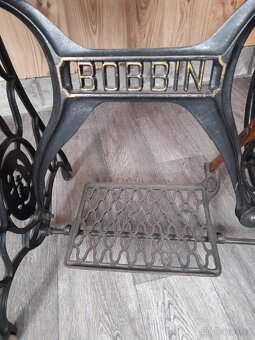 Starý šicí stroj Bobin - 2