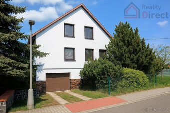 Prostorný rodinný dům 5+1 se zahradou, terasou a bazénem – D - 2