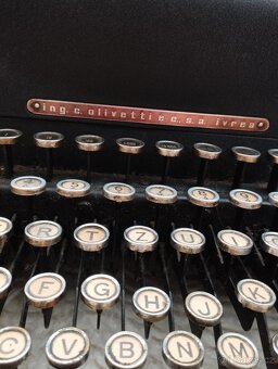 Psací stroj Olivetti - 2