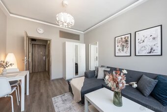 Rozkládací gauč - téměř nepouzivany - 2