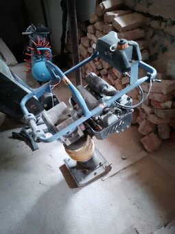 Vibrační pěch LONCIN LC168F 2H - 2