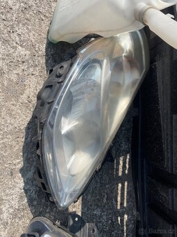 Přední světla na Renault Clio 2008 - 2