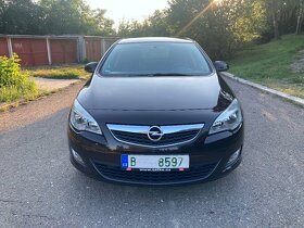 Opel Astra J 1,4 TURBO, integrovaný nosič kol - 2