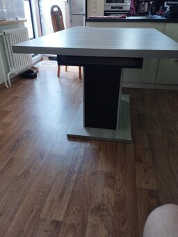Kuchyňský masivní rozkládací stůl - 2