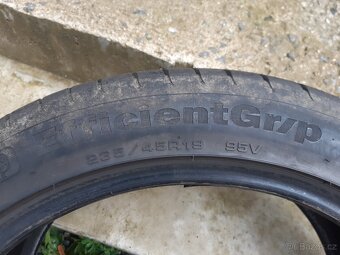 235 45 R 19 goodyear run flat efficient - 2