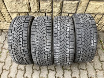 Zimní pneu 225/45/17 - 2