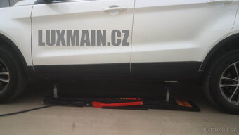 Mobilní zvedák hever na auto do 2,5 tuny - Luxmain L520E - 2