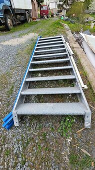 Prodám kovové schody - 2