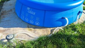 Bazén s příslušenstvím. - 2