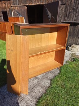 Knihovna/ regál/ úložné prostory - 2