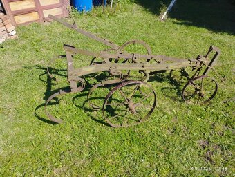 Prodám historicky stroj na orbu - 2