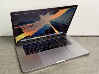 MacBook Pro 15'' 2017 / i7 / 16GB / 256GB SSD / Space Gray - 2