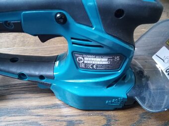 Makita DUM604 aku nůžky na trávu Li-ion LXT 18V, bez aku Z - 2