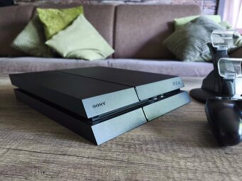 PlayStation 4 1TB + Dualshock + nabíjecí stojan - 2