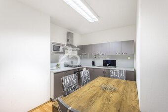 Prodej prostorného bytu o dispozici 3+1, Komenské náměstí, M - 2