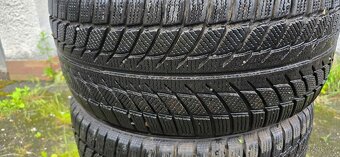 Pneu 245/40/18 M S - 2