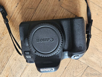 Canon 77D + EF-S 18-55 IS STM - 2