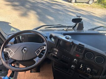 Renault - 2