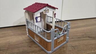 Schleich box na koně s klisnou Lusitano; 42368 - 2