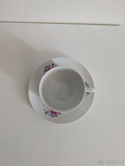 Květinový porcelánový šálek s podšálkem - 2