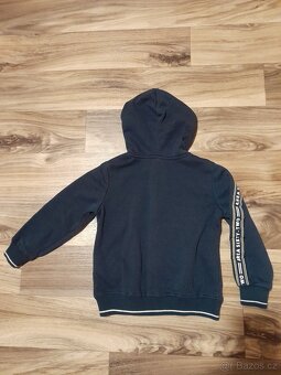 Mikiny a svetry, zachovale ve vel. 104-110/116 - 2