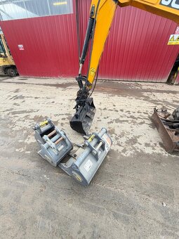 Pásový bagr JCB 16C-1 - 2