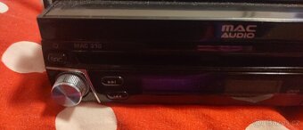 Autorádio Mac s vyjížděcí LCD obrazovkou - 2
