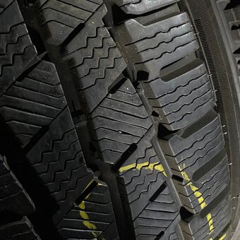 Zimní pneu 215/60 R17C 104/102H Michelin 7,5-8mm - 2