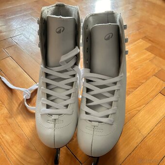 REZERVOVÁNO - Dámské lední brusle – vel. 38 - 2