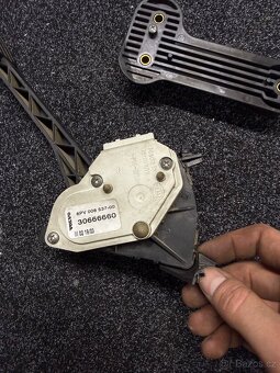 Volvo p2 plynový pedál - 2