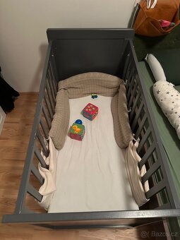 Dřevěná postýlka s matrací - 2