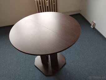 Kulatý jídelní stůl - 2