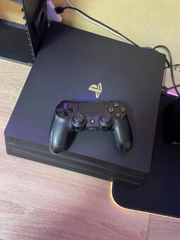 Prodám PS 4 pro 1 TB - 2