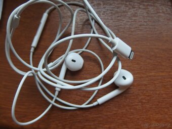 Prodám sluchátka pro telefony zn. Apple - 2