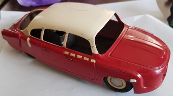Staré hračky TATRA 603 a závodné auto od ITES - 2