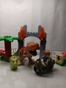 Lego duplo 10939 Jurský svět T rex - 2