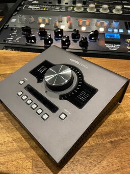 Universal Audio Apollo Twin MKII Duo Thunderbolt 2 - 2