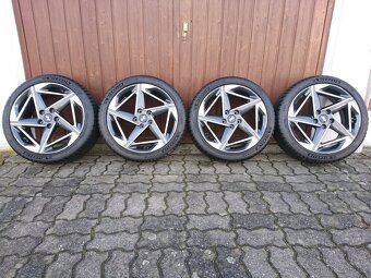 Hyundai i30 N-Line 18" originální letní kola 225/40/R18 - 2