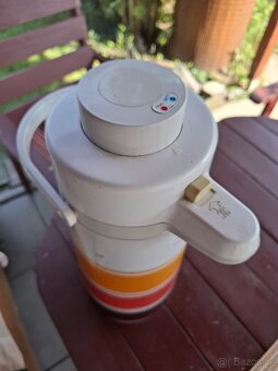 pumpovaci termoska 2,2 L. - 2